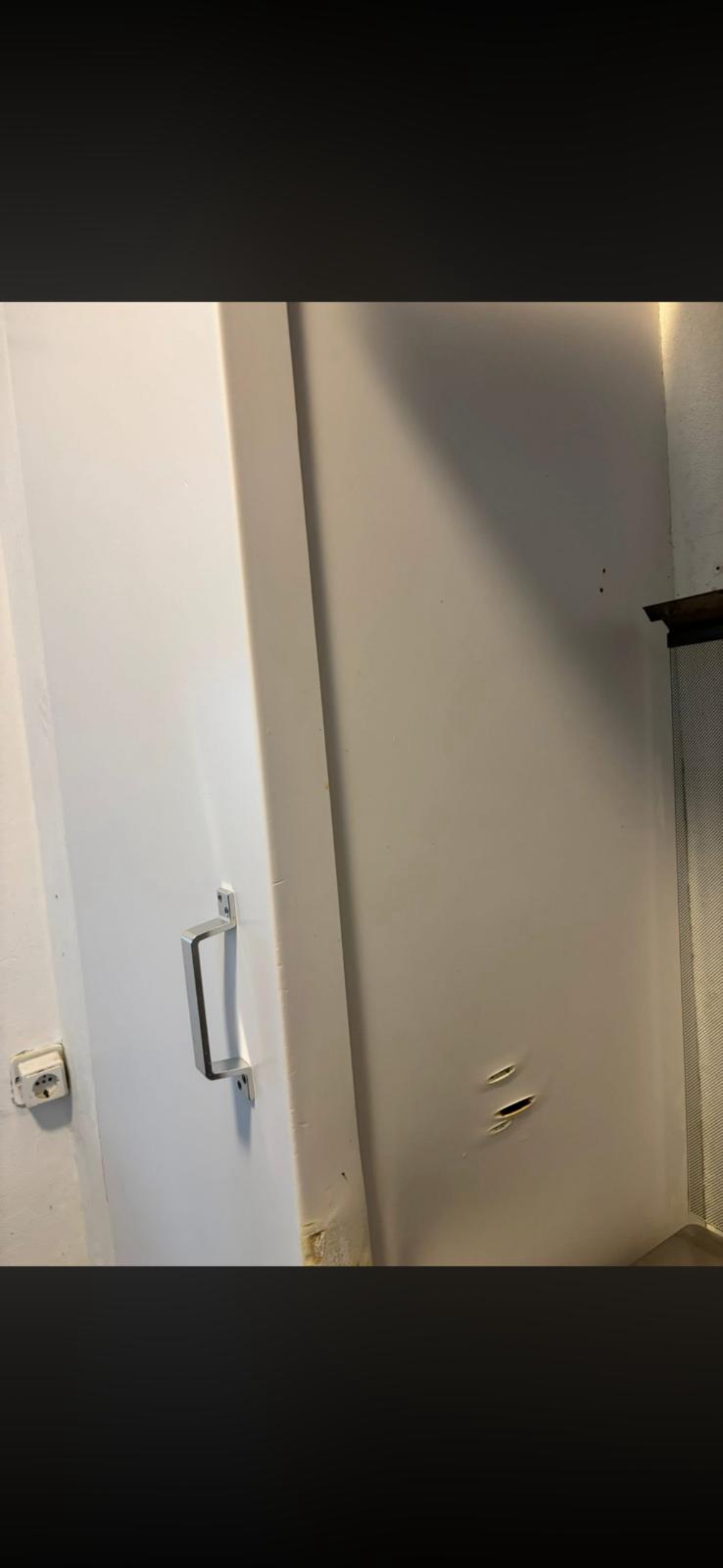 Deur en omlijsting na de reiniging