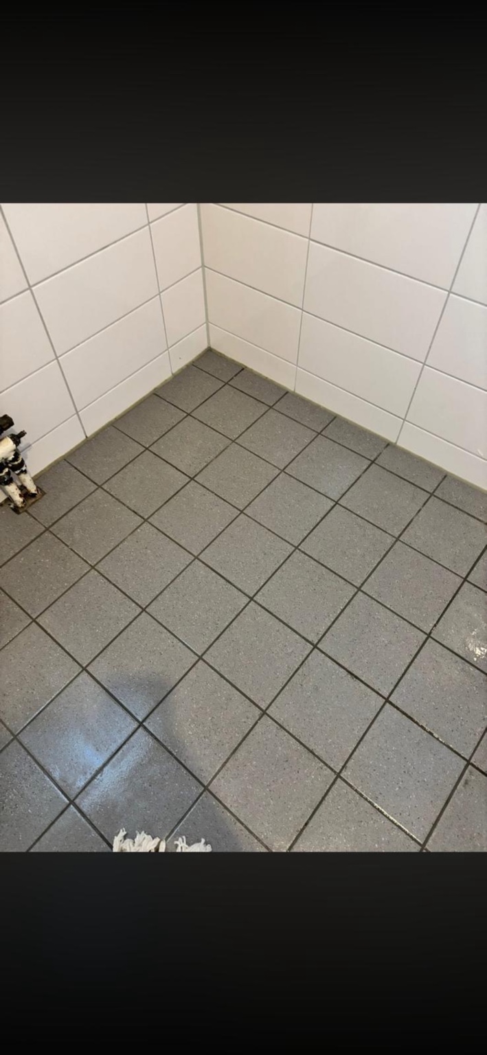 Tegelvloer na de reiniging